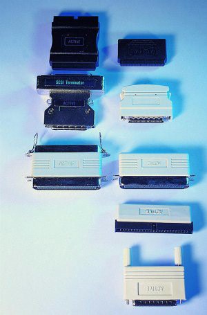 unterschiedliche Terminatoren f�r den SCSI Bus